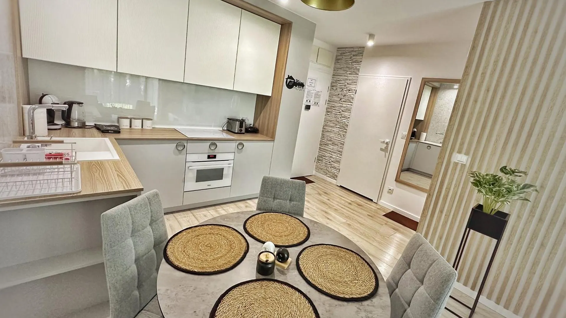 Apartament Whiteblue Kolobrzeg Z Duzym Ogrodkiem - 100 M Od Plazy! Whiteblue Kolberg Apartment Mit Grossem Garten - 100 M Vom Strand Entfernt! Whiteblue Kolobrzeg Apartman S Velkou Zahradou - 100 M Od Plaze! بولندا